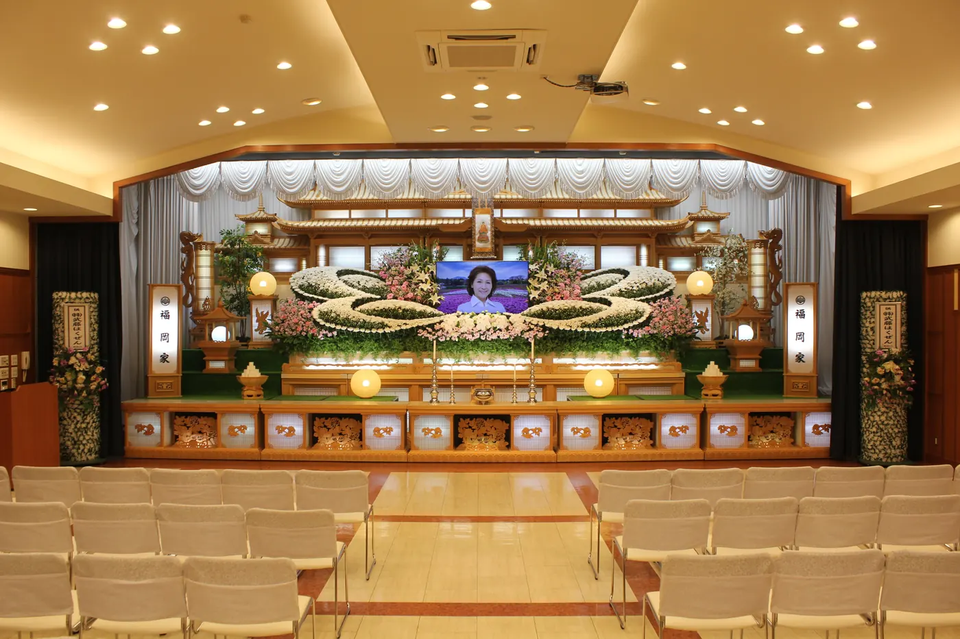 広く整えられた式場
